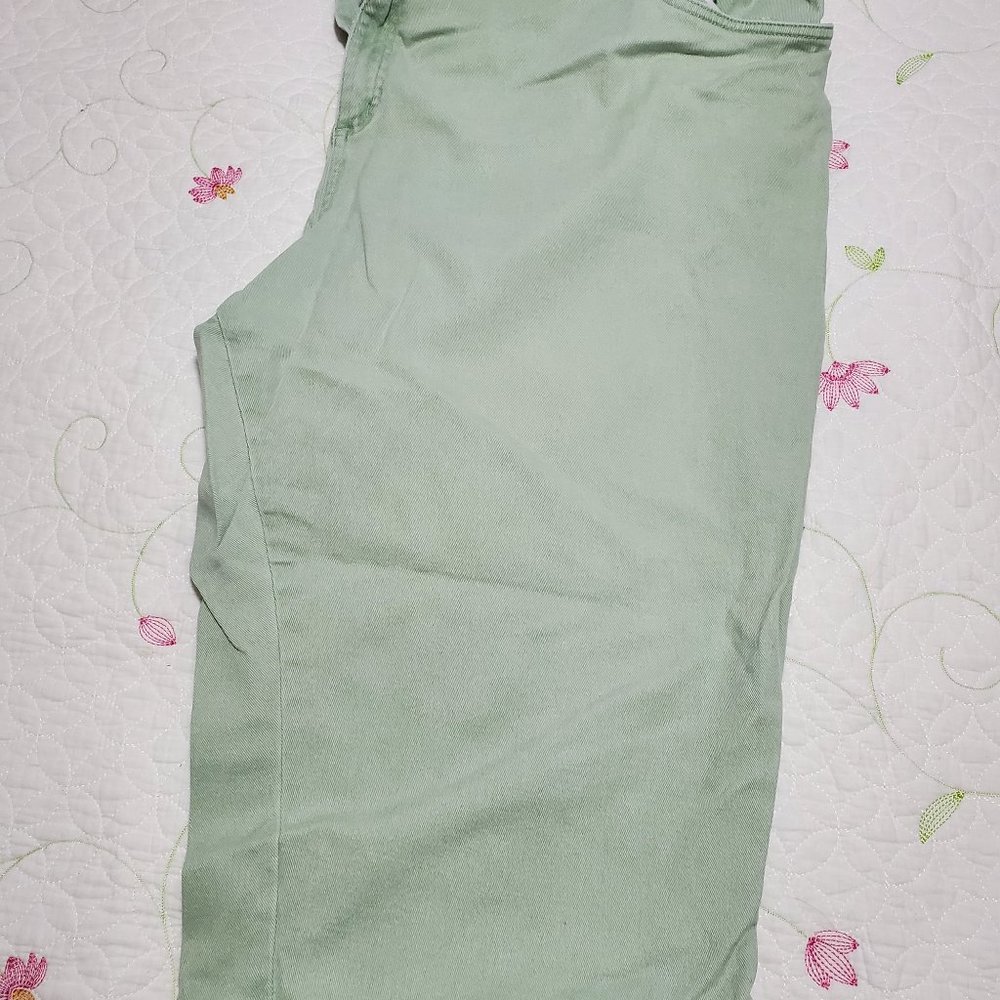 Woman's plus size 32W mint green capri jeans.